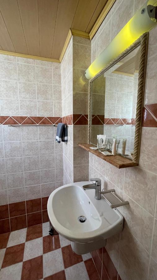 Hotel Atlanta Патра Экстерьер фото