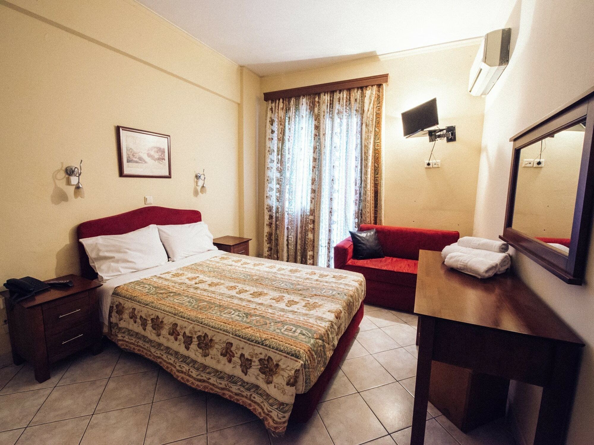 Hotel Atlanta Патра Экстерьер фото